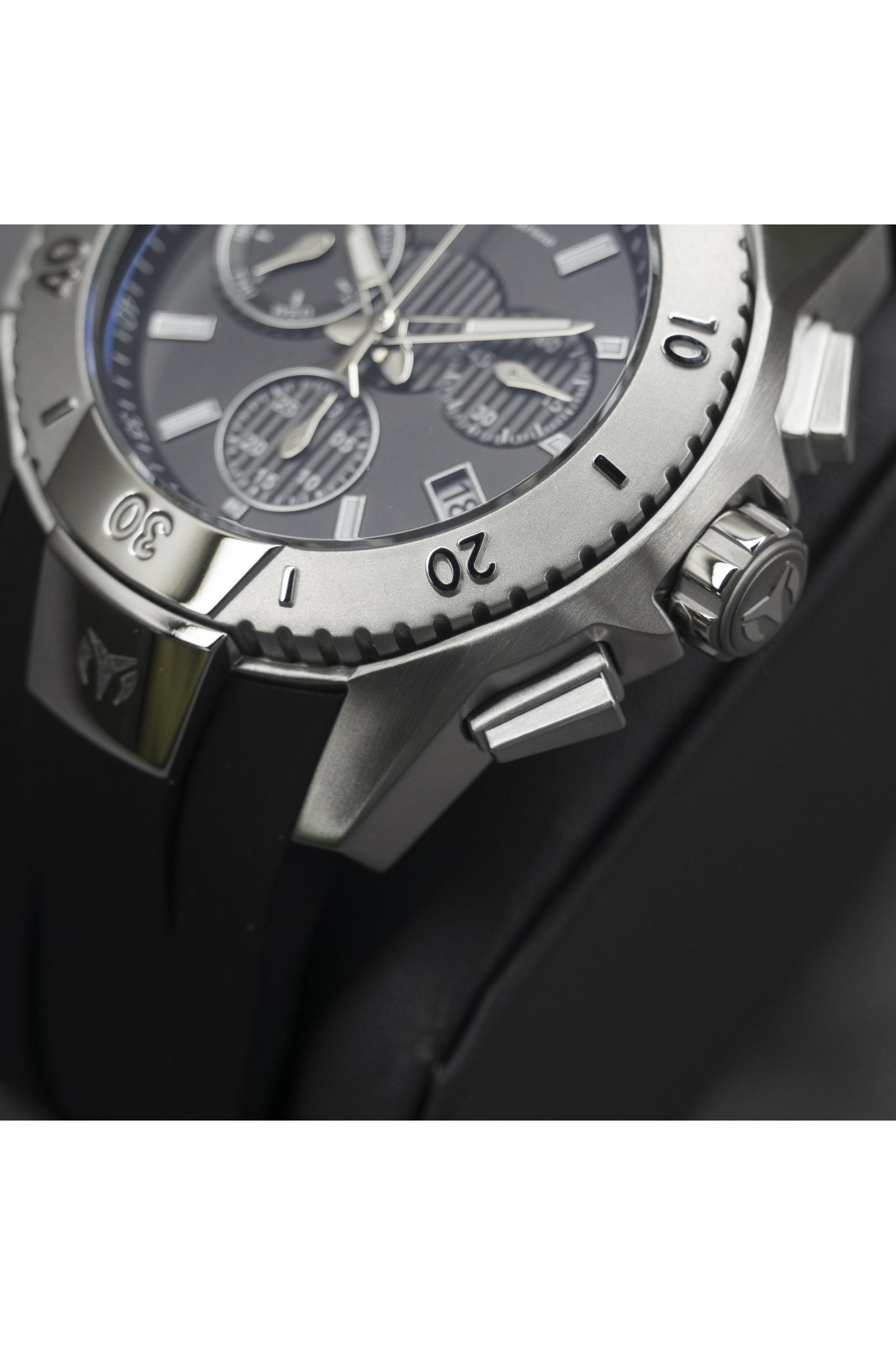 TechnoMarine UF6 TM-620001 Men's Watch - Quartz Movement - Stainless Steel with Black Dial - 48 mm