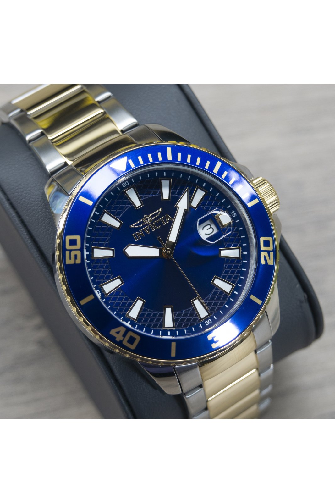 Invicta Pro Diver 46071 Men's Watch - Quartz Movement - Stainless Steel with Blue Dial - 45 mm