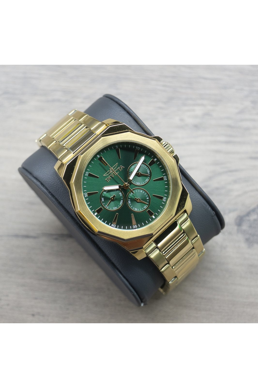 Invicta Speedway 46856 Moška ura - Quartz mehanizem - Nerjaveče jeklo z zelenim številčnico - 42 mm