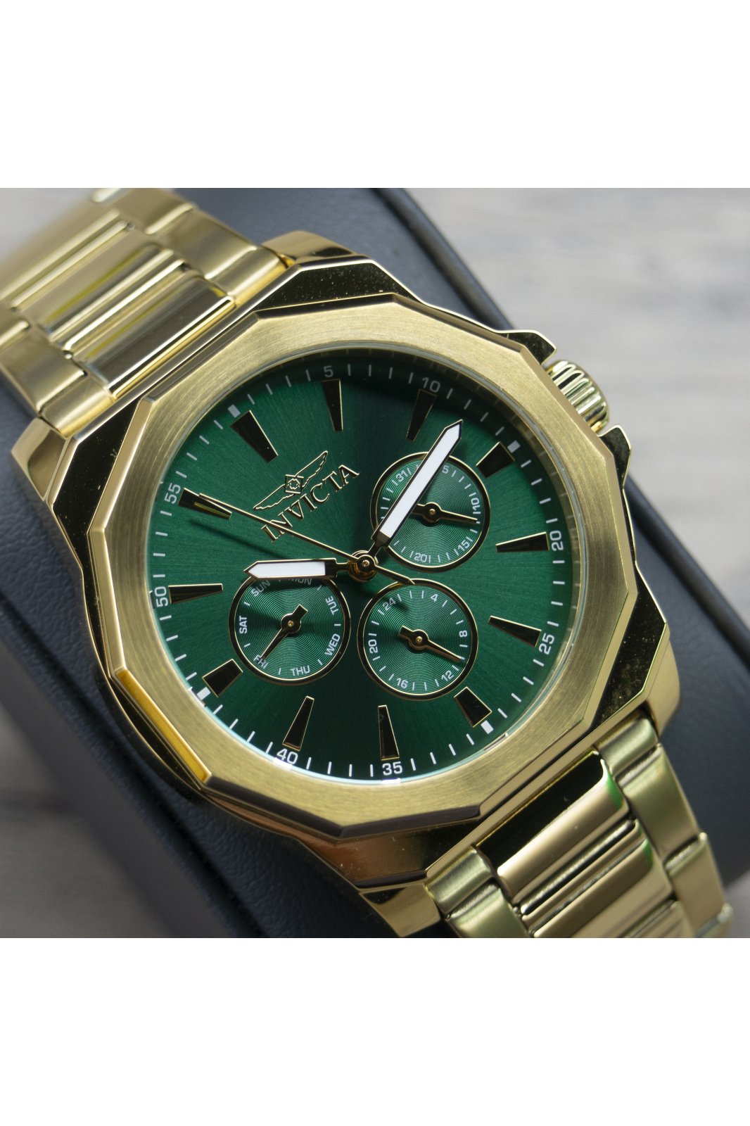 Invicta Speedway 46856 Moška ura - Quartz mehanizem - Nerjaveče jeklo z zelenim številčnico - 42 mm