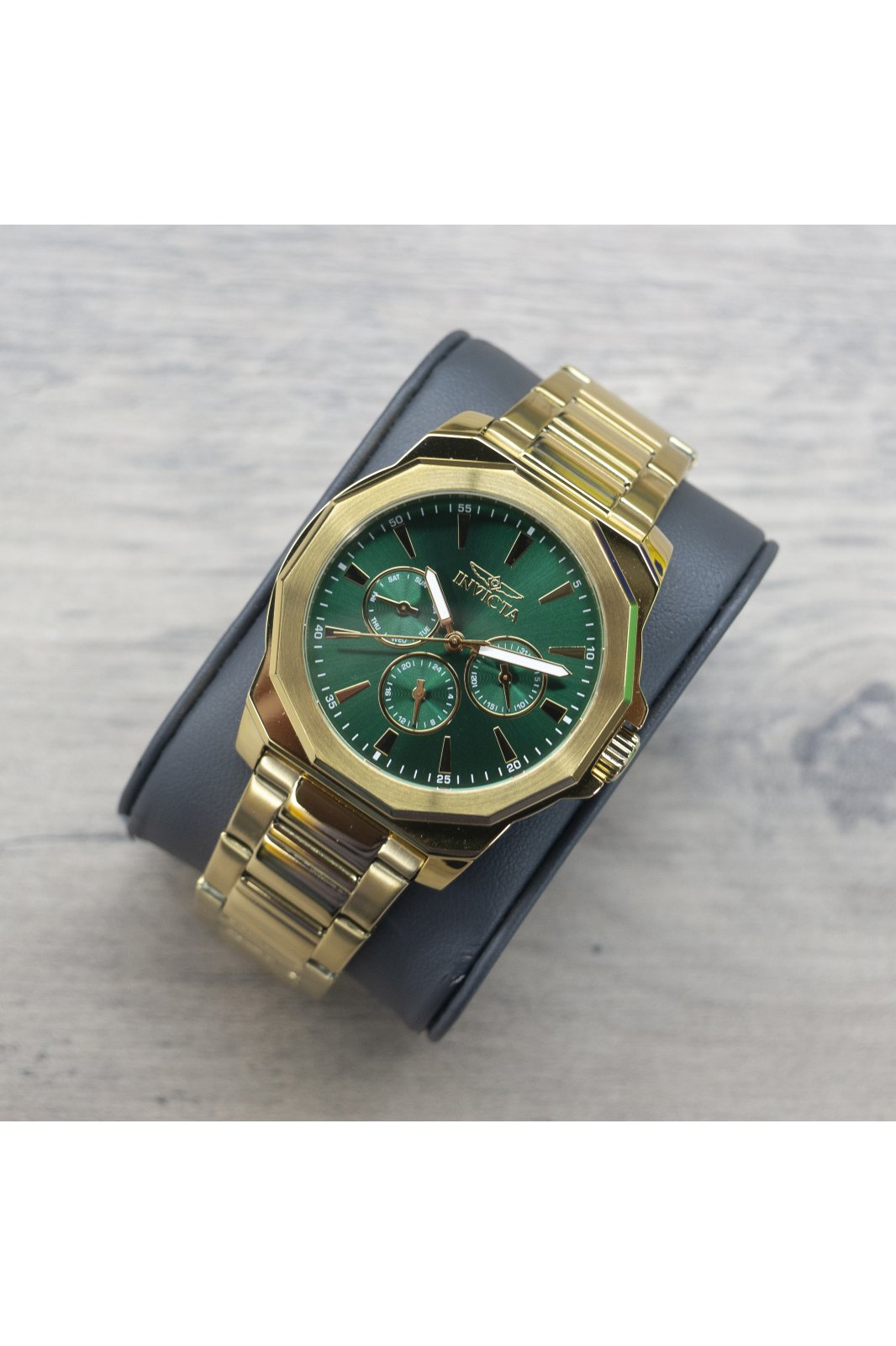 Invicta Speedway 46856 Moška ura - Quartz mehanizem - Nerjaveče jeklo z zelenim številčnico - 42 mm