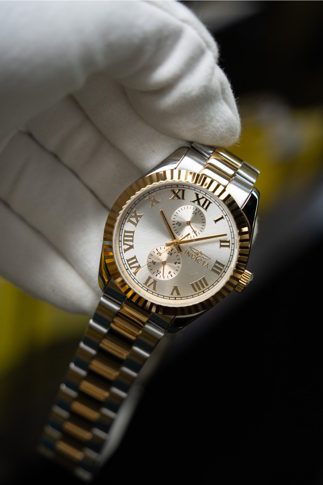 Invicta Specialty 47426 Reloj para Hombre - Movimiento de Cuarzo - Acero Inoxidable con Esfera Plateada - 43 mm