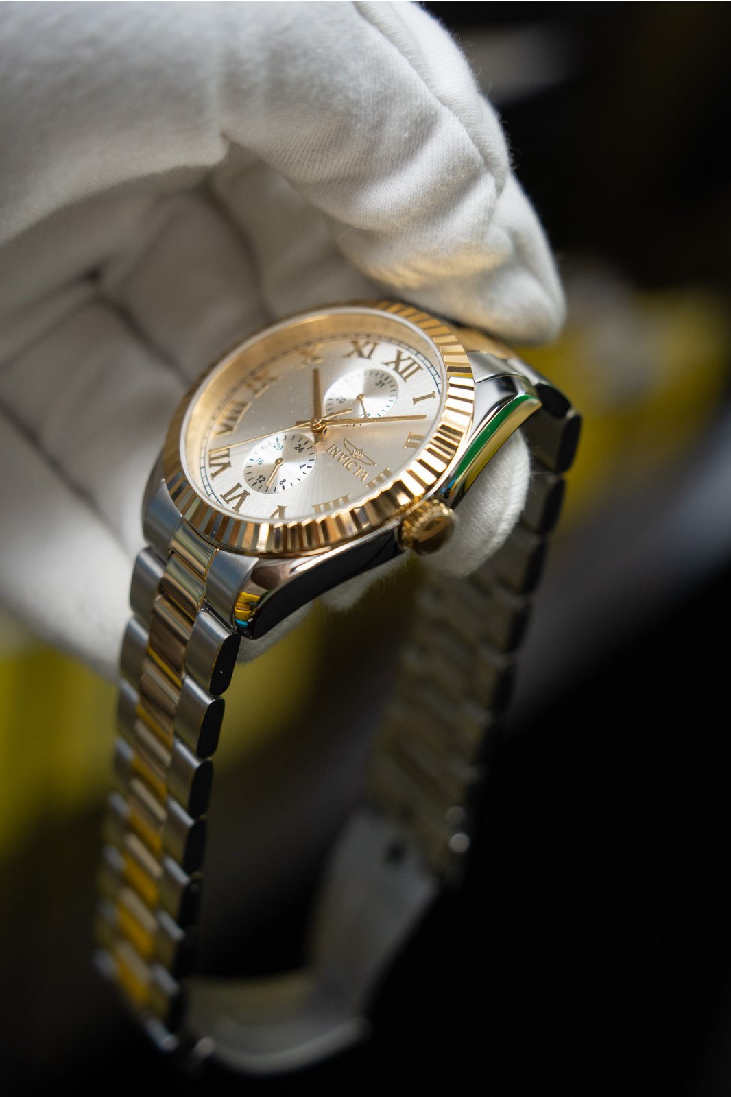 Invicta Specialty 47426 Reloj para Hombre - Movimiento de Cuarzo - Acero Inoxidable con Esfera Plateada - 43 mm