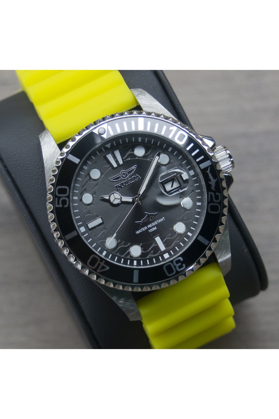 Invicta Pro Diver 47163 Moška ura - Quartz mehanizem - Nerjaveče jeklo s sivim številčnico - 43 mm
