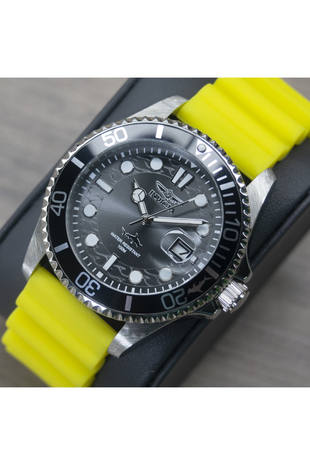 Invicta Pro Diver 47163 Moška ura - Quartz mehanizem - Nerjaveče jeklo s sivim številčnico - 43 mm
