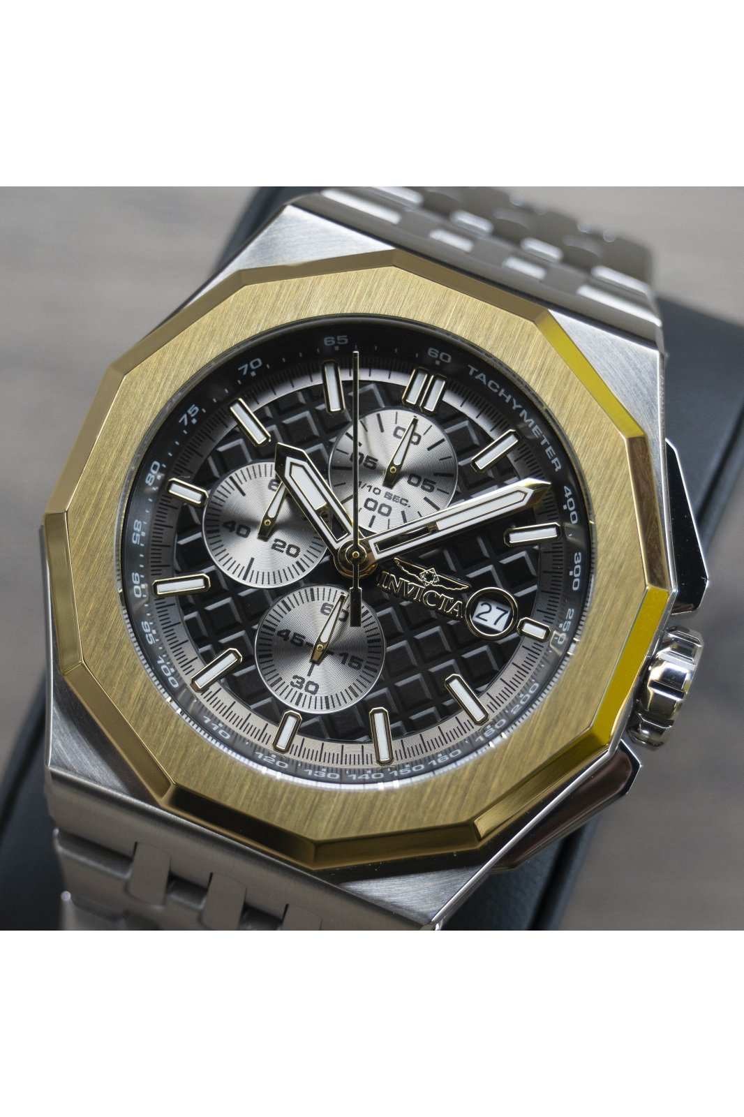 迫力＆武骨なデザイン性☆クロノグラフ INVICTA AKULA 47529 