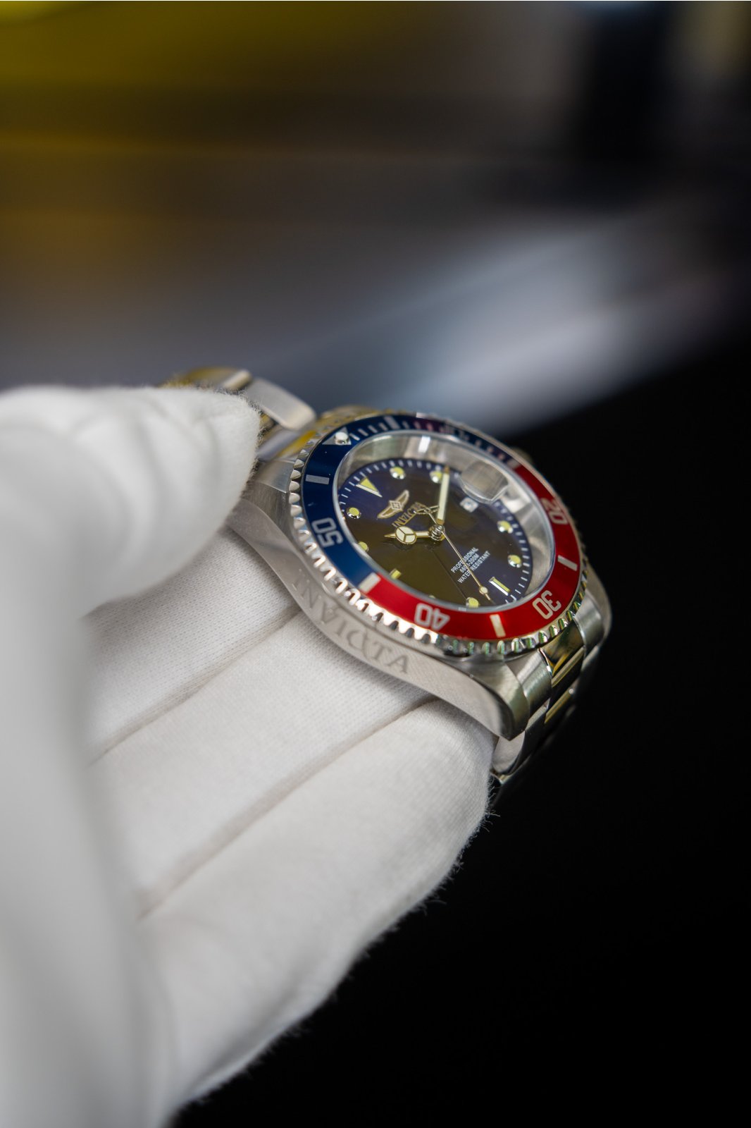 Invicta Pro Diver 47611 Zegarek Męski - Mechanizm Kwarcowy - Stal Nierdzewna z Niebieską Tarcza - 40 mm