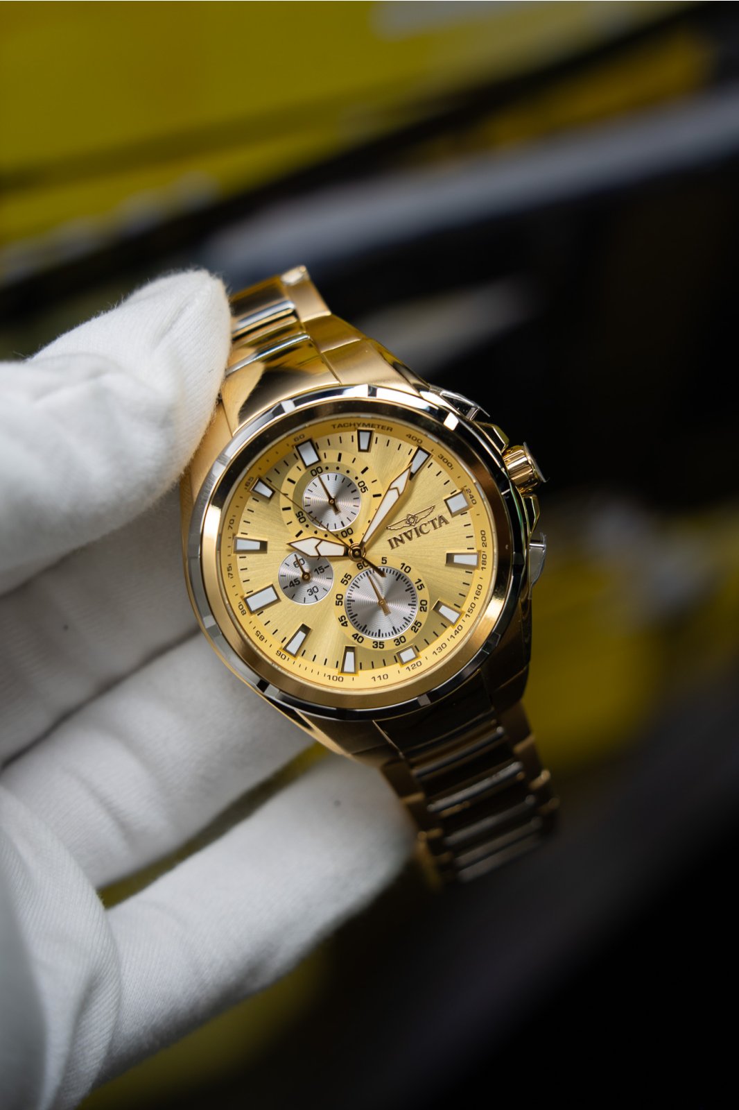 Invicta Sea Vulture 49085 Herrenuhr - Quarzwerk - Edelstahl mit goldenem Zifferblatt - 46 mm