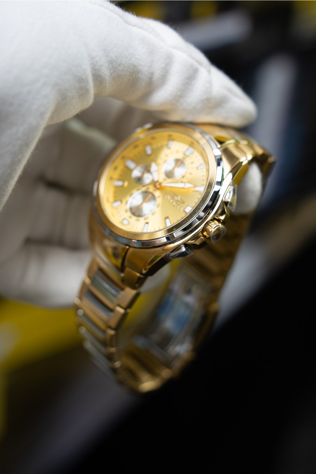 Invicta Sea Vulture 49085 Herrenuhr - Quarzwerk - Edelstahl mit goldenem Zifferblatt - 46 mm