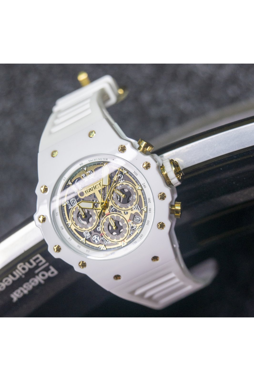 Invicta Racing 69649 Montre Homme - Mouvement Quartz - Acrylique avec Cadran Doré - 43 mm