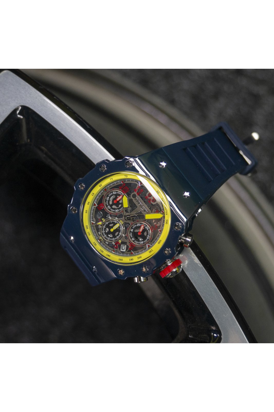 Invicta Racing 69661 Reloj de Hombre - Movimiento de Cuarzo - Acrílico con Esfera Plateada - 43 mm
