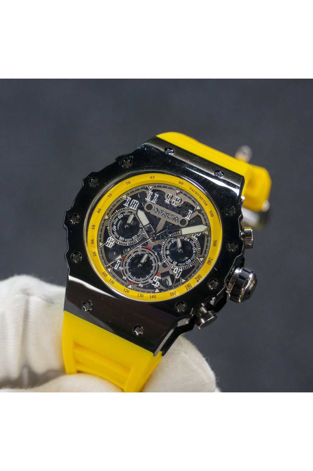 Invicta Racing 69670 Reloj de Hombre - Movimiento de Cuarzo - Acrílico con Esfera Plateada - 43 mm