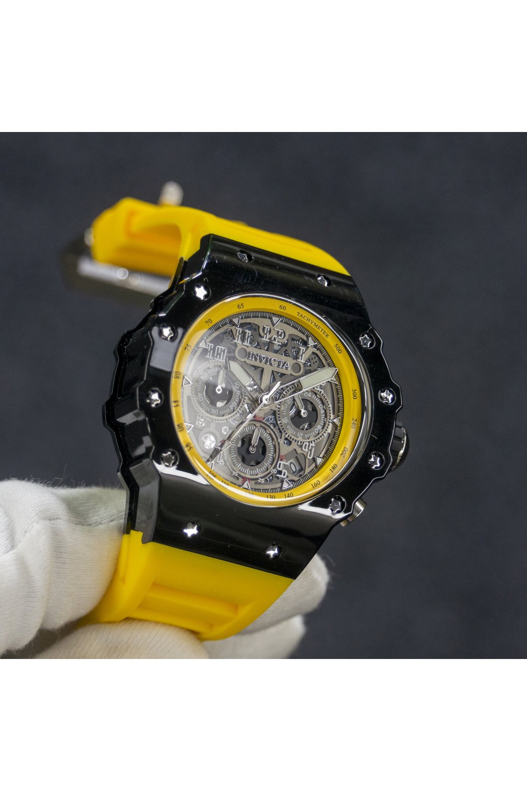 Invicta Racing 69670 Reloj de Hombre - Movimiento de Cuarzo - Acrílico con Esfera Plateada - 43 mm