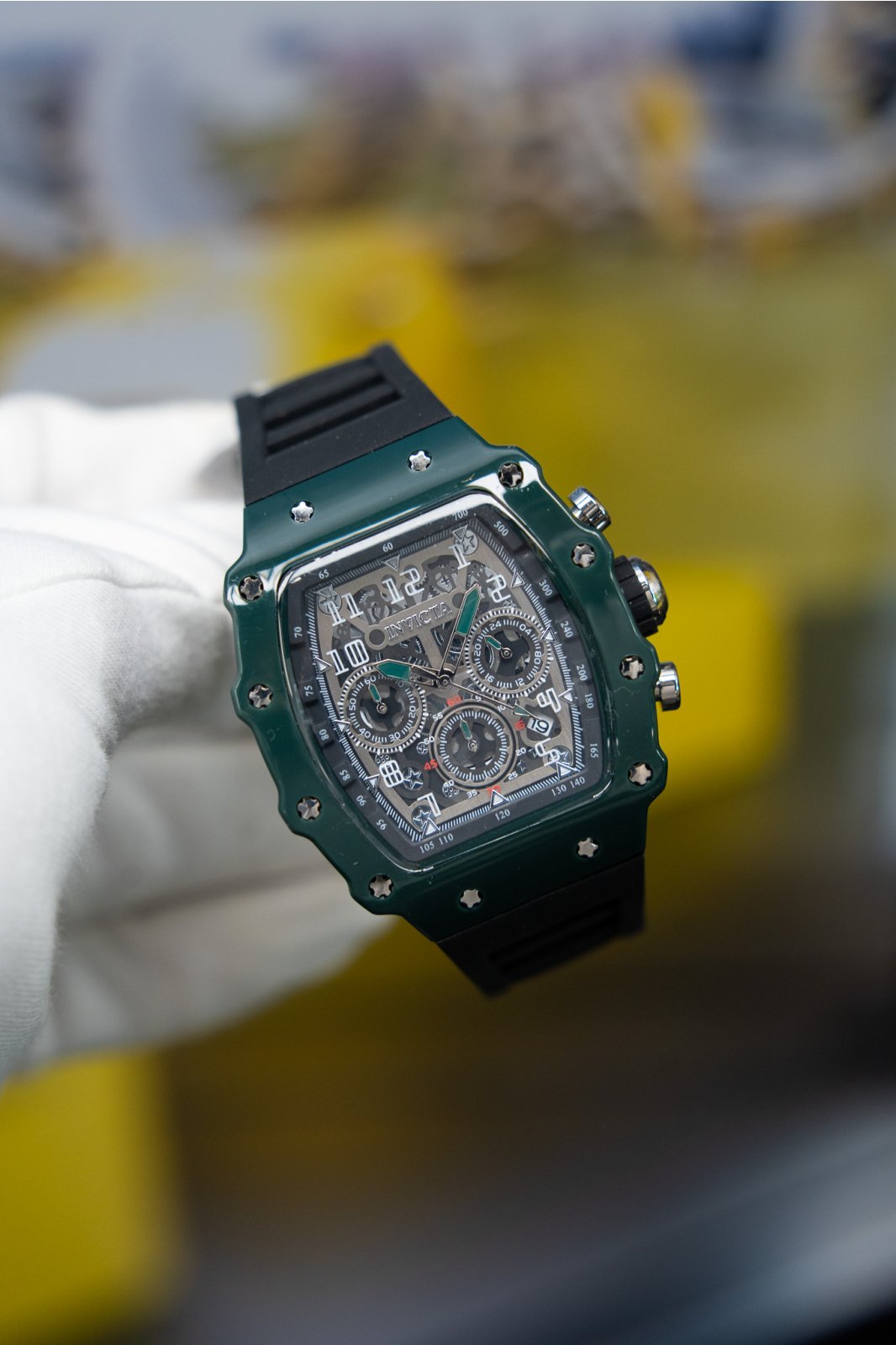 Invicta Racing 69696 Reloj para Hombre - Movimiento de Cuarzo - Acrílico con Esfera Plateada - 43 mm
